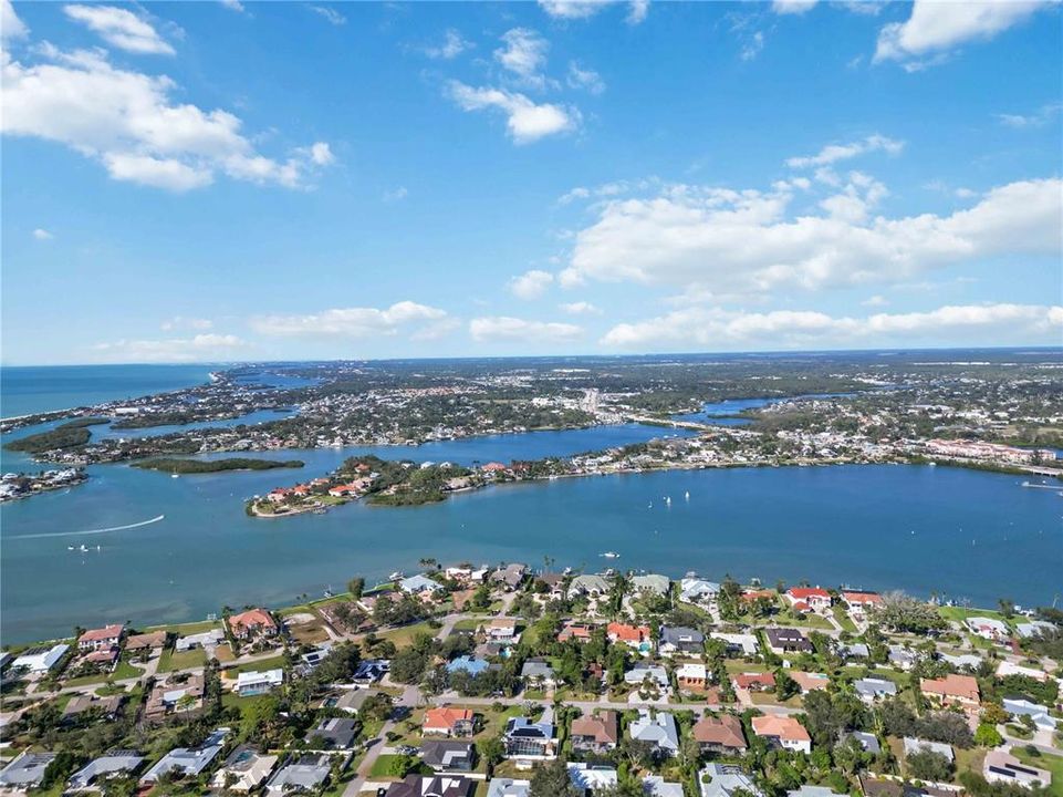 На продажу: $289,000 (2 спален, 2 ванн, 991 Квадратных фут)