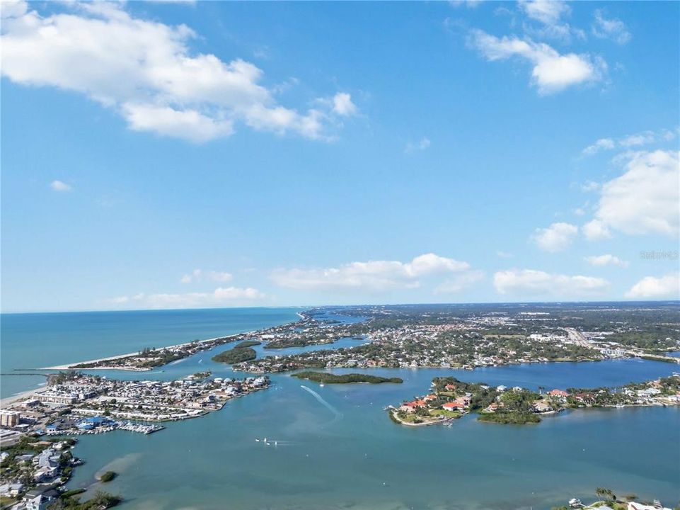 На продажу: $289,000 (2 спален, 2 ванн, 991 Квадратных фут)