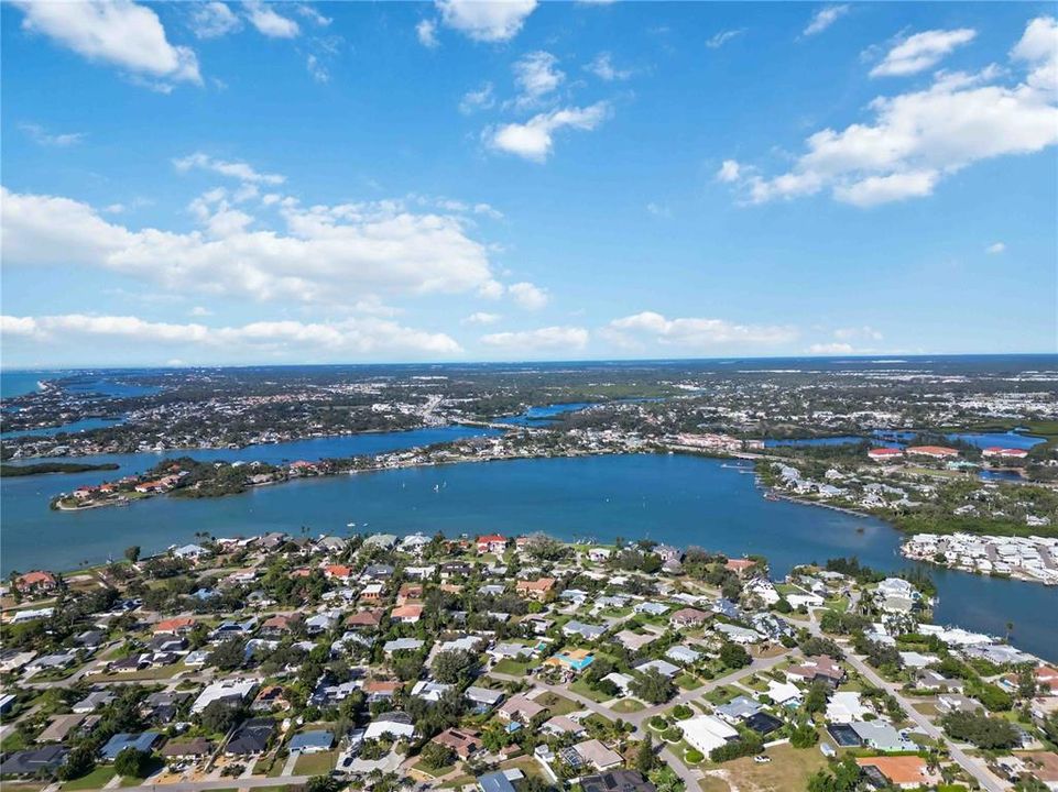 На продажу: $289,000 (2 спален, 2 ванн, 991 Квадратных фут)