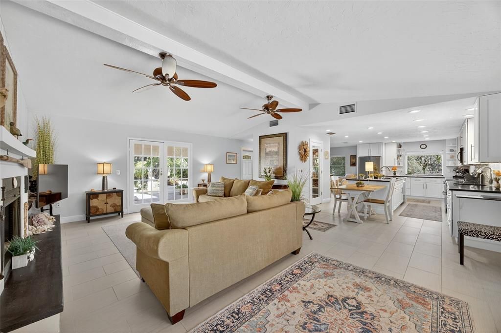 На продажу: $1,195,000 (4 спален, 2 ванн, 2583 Квадратных фут)