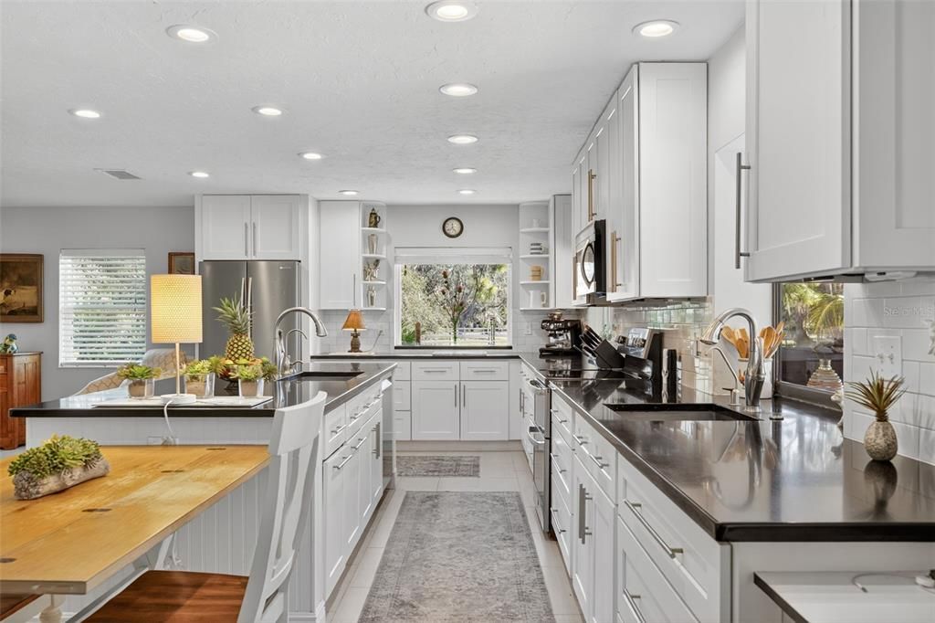 На продажу: $1,195,000 (4 спален, 2 ванн, 2583 Квадратных фут)