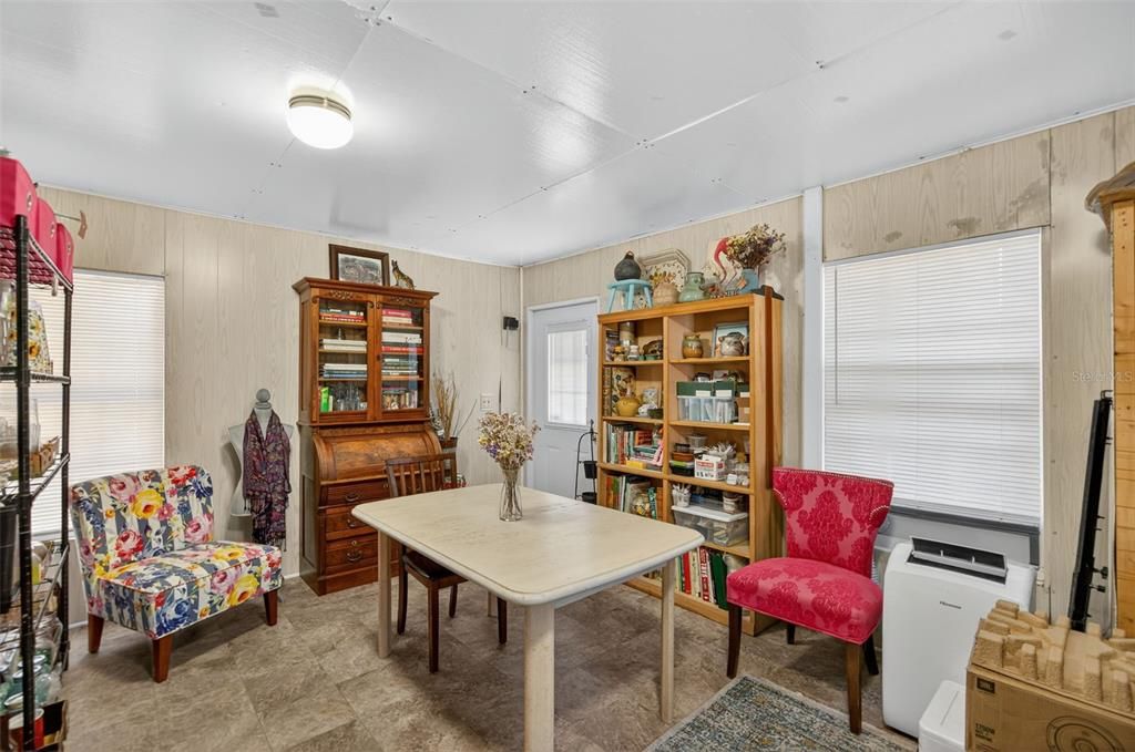 На продажу: $1,195,000 (4 спален, 2 ванн, 2583 Квадратных фут)