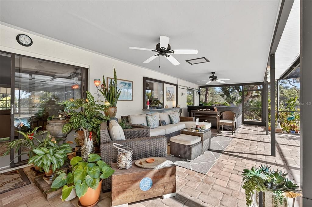 На продажу: $1,195,000 (4 спален, 2 ванн, 2583 Квадратных фут)