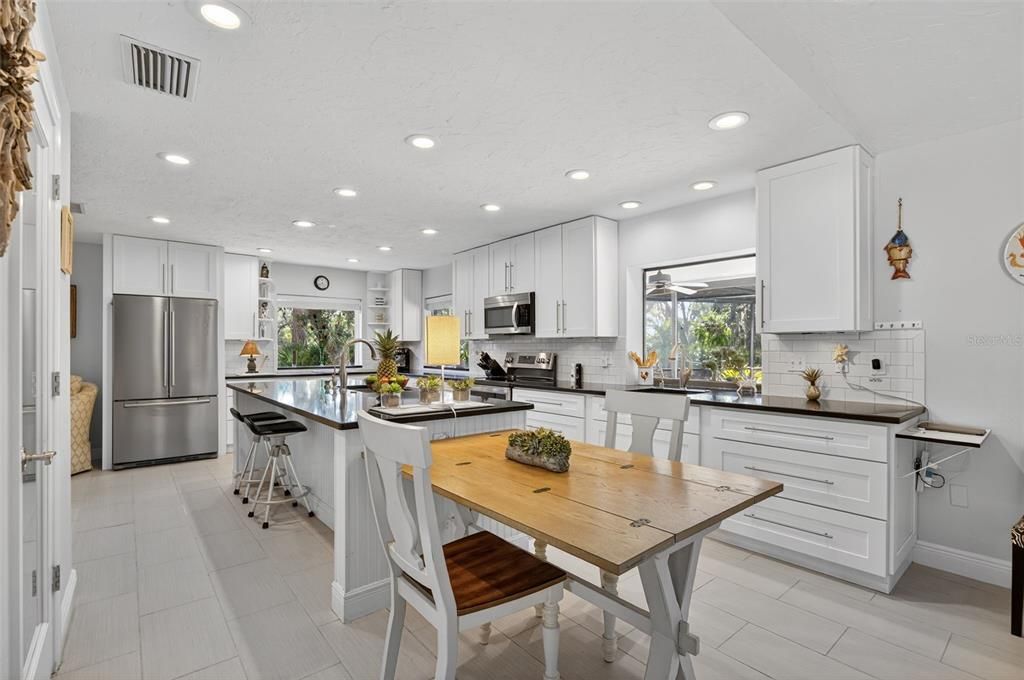 На продажу: $1,195,000 (4 спален, 2 ванн, 2583 Квадратных фут)