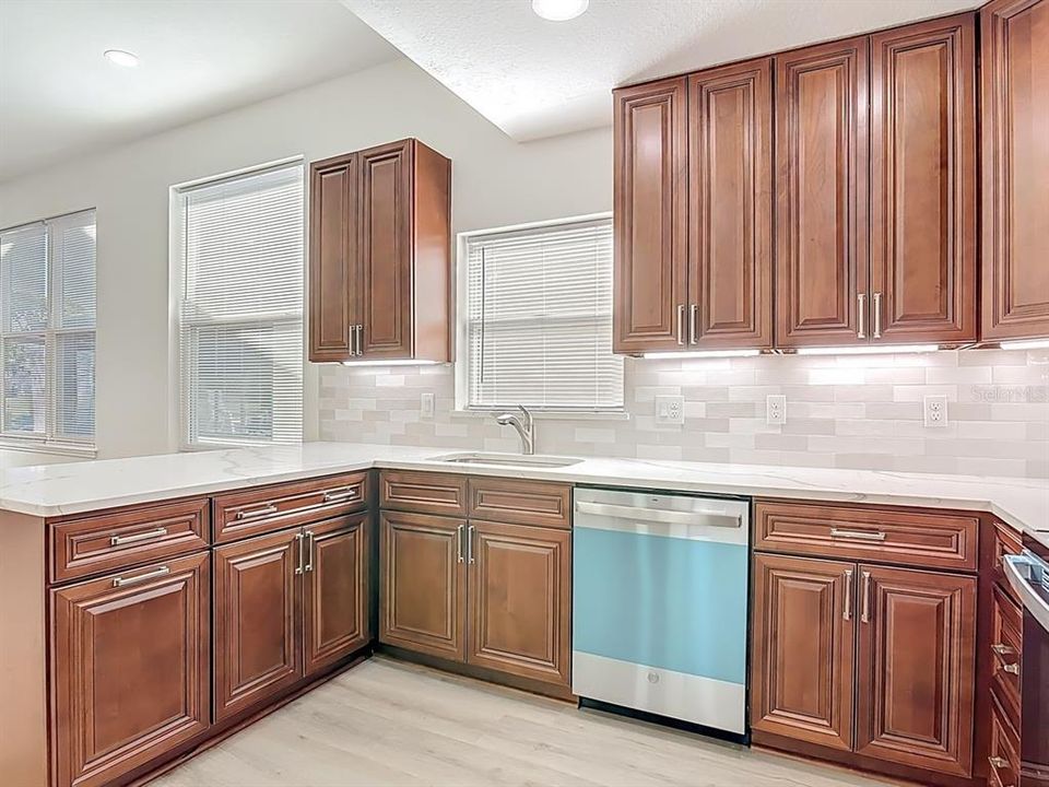 For Sale: $370,000 (2 beds, 2 baths, 1609 Square Feet)