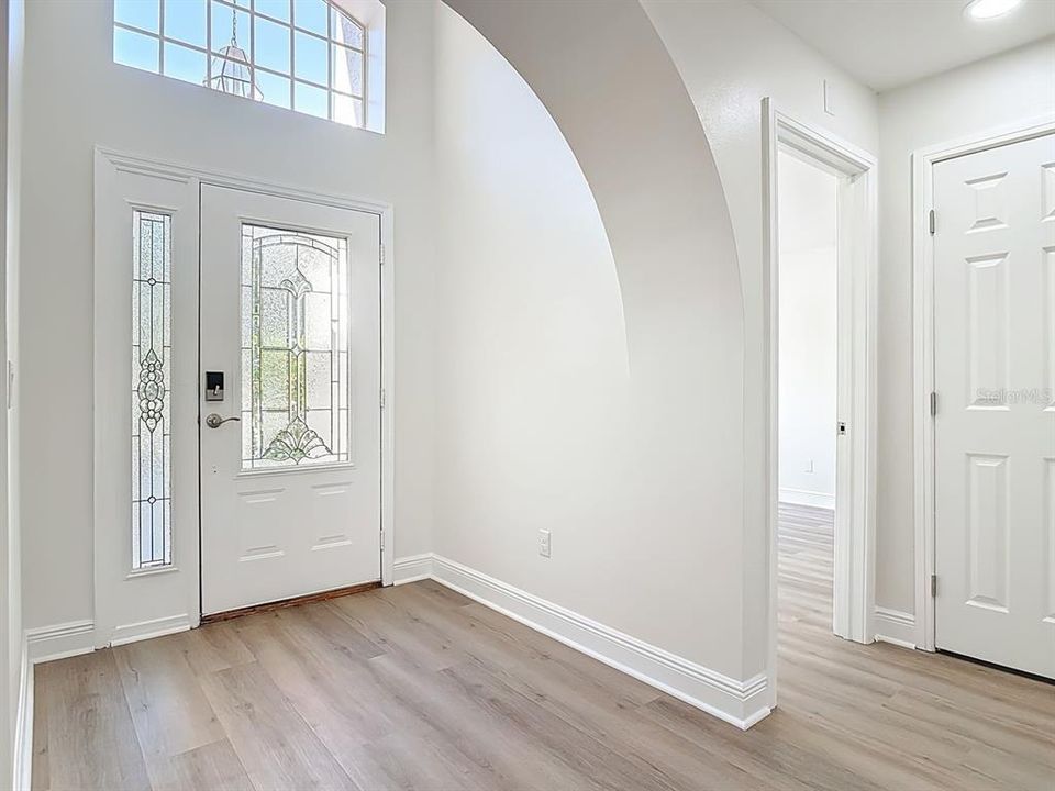 For Sale: $370,000 (2 beds, 2 baths, 1609 Square Feet)