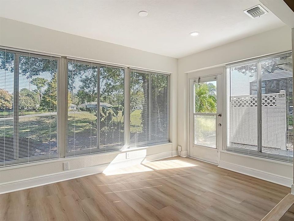 For Sale: $370,000 (2 beds, 2 baths, 1609 Square Feet)