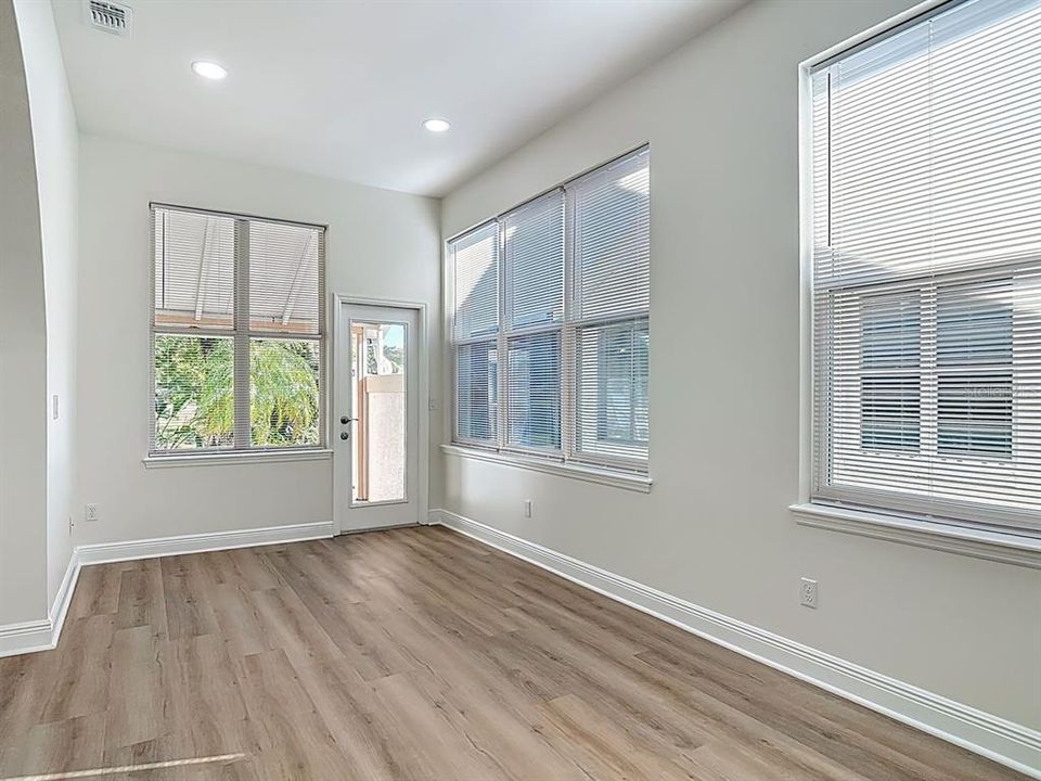 For Sale: $370,000 (2 beds, 2 baths, 1609 Square Feet)