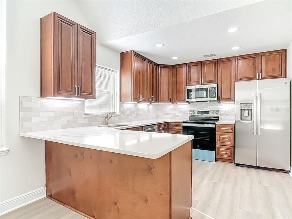 For Sale: $370,000 (2 beds, 2 baths, 1609 Square Feet)