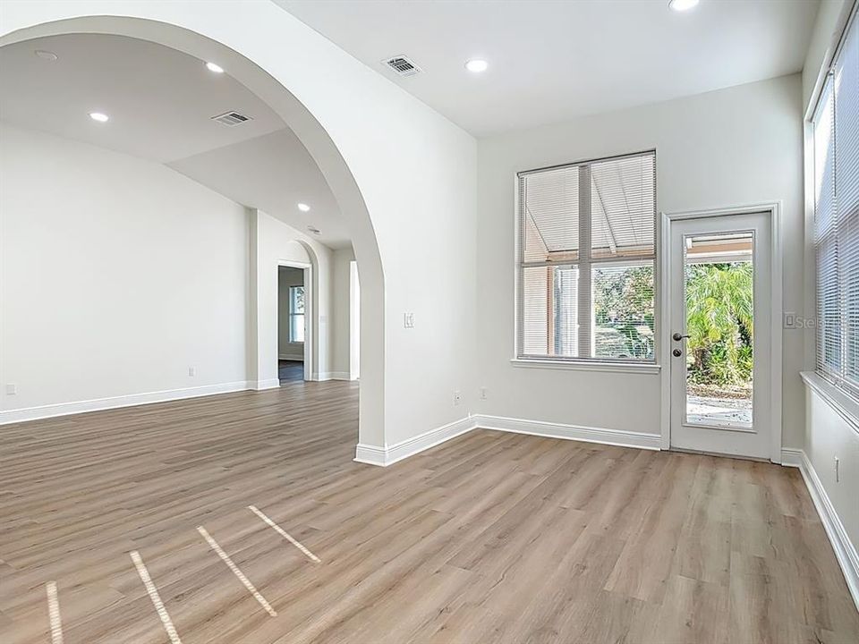 For Sale: $370,000 (2 beds, 2 baths, 1609 Square Feet)