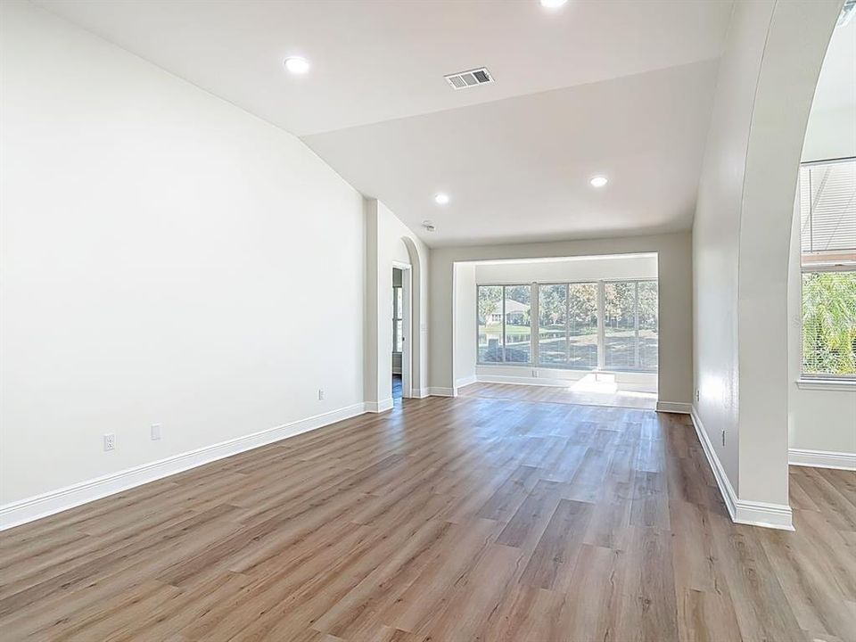 For Sale: $370,000 (2 beds, 2 baths, 1609 Square Feet)