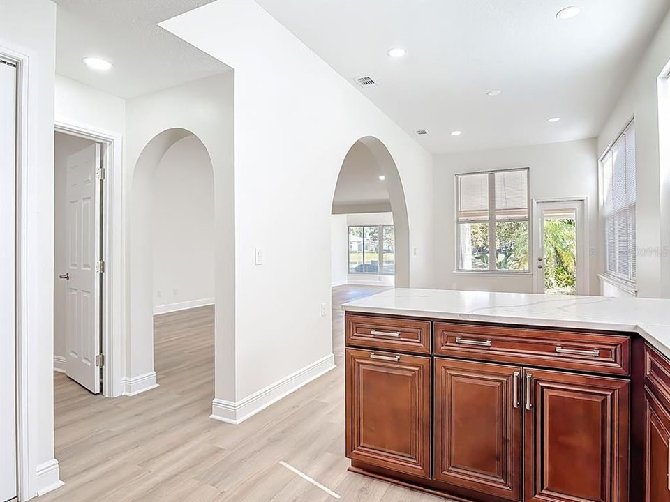 For Sale: $370,000 (2 beds, 2 baths, 1609 Square Feet)