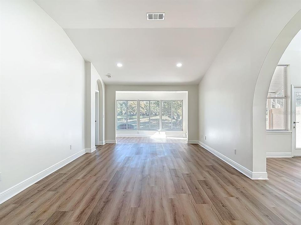 For Sale: $370,000 (2 beds, 2 baths, 1609 Square Feet)