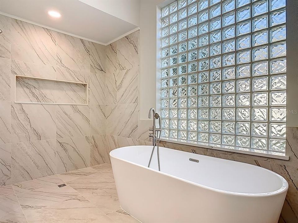 For Sale: $370,000 (2 beds, 2 baths, 1609 Square Feet)