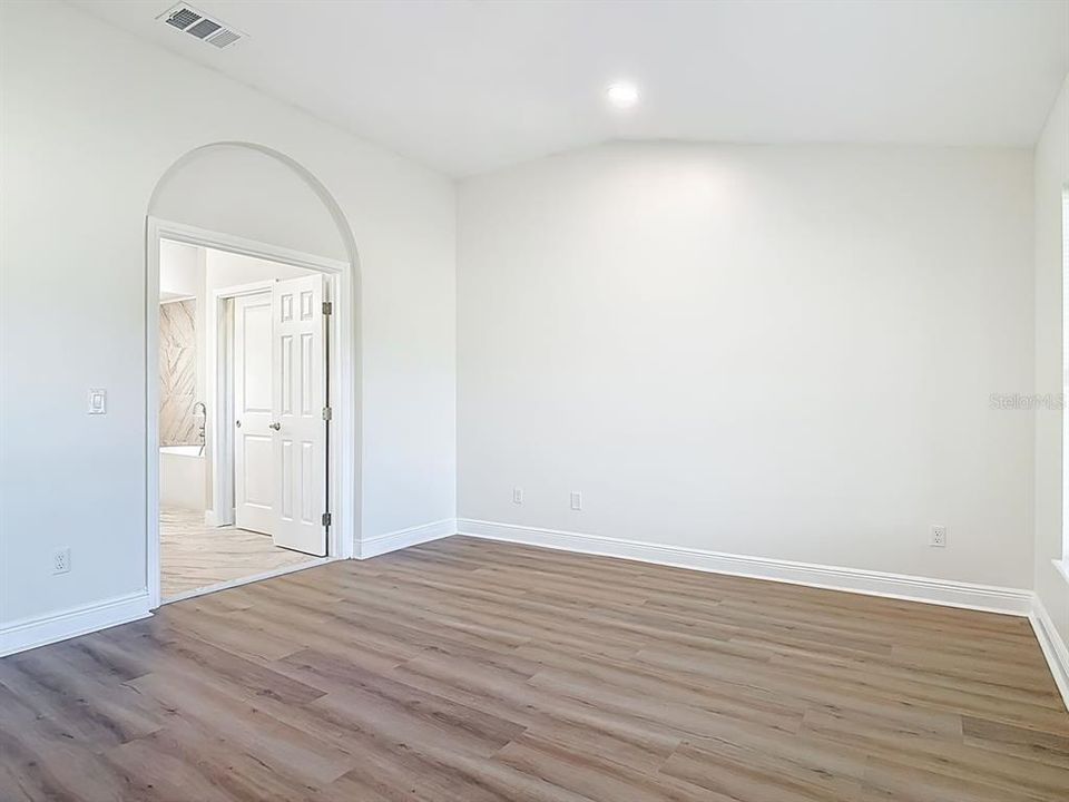 For Sale: $370,000 (2 beds, 2 baths, 1609 Square Feet)