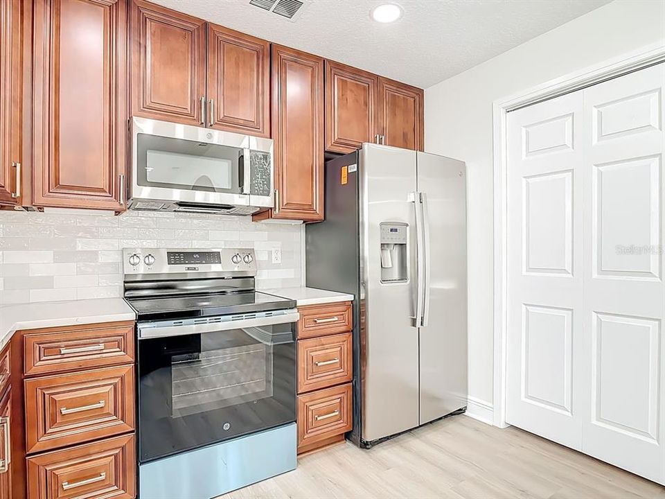 For Sale: $370,000 (2 beds, 2 baths, 1609 Square Feet)