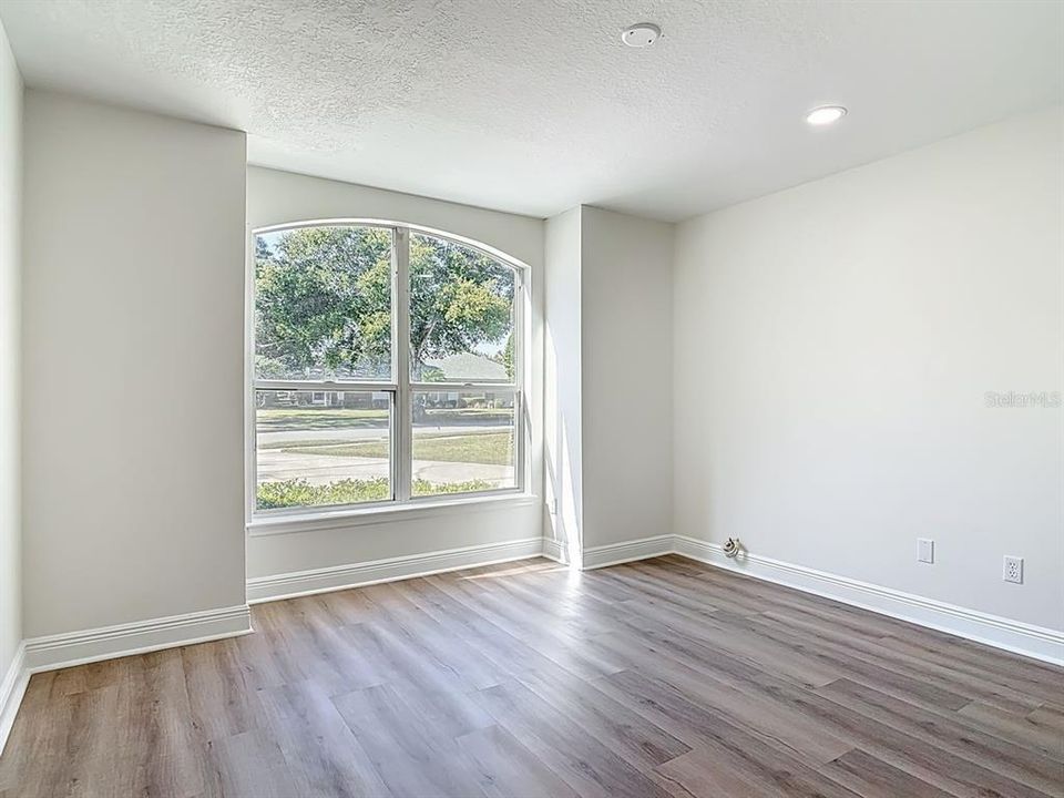 For Sale: $370,000 (2 beds, 2 baths, 1609 Square Feet)