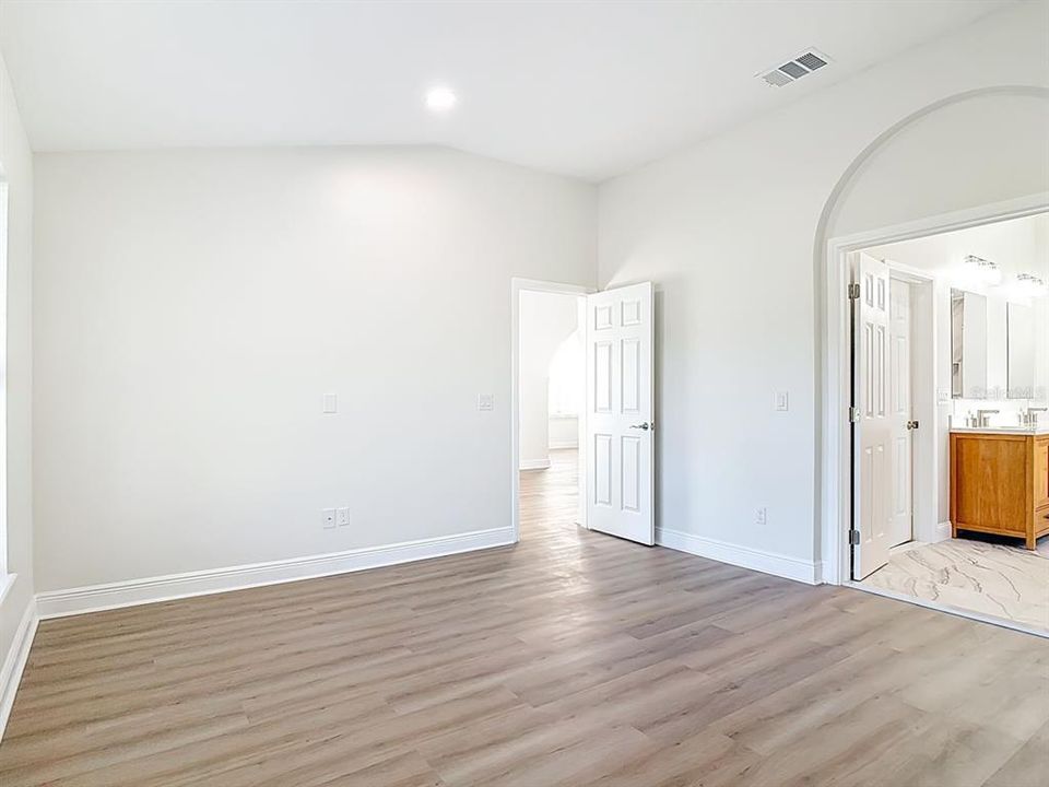 For Sale: $370,000 (2 beds, 2 baths, 1609 Square Feet)