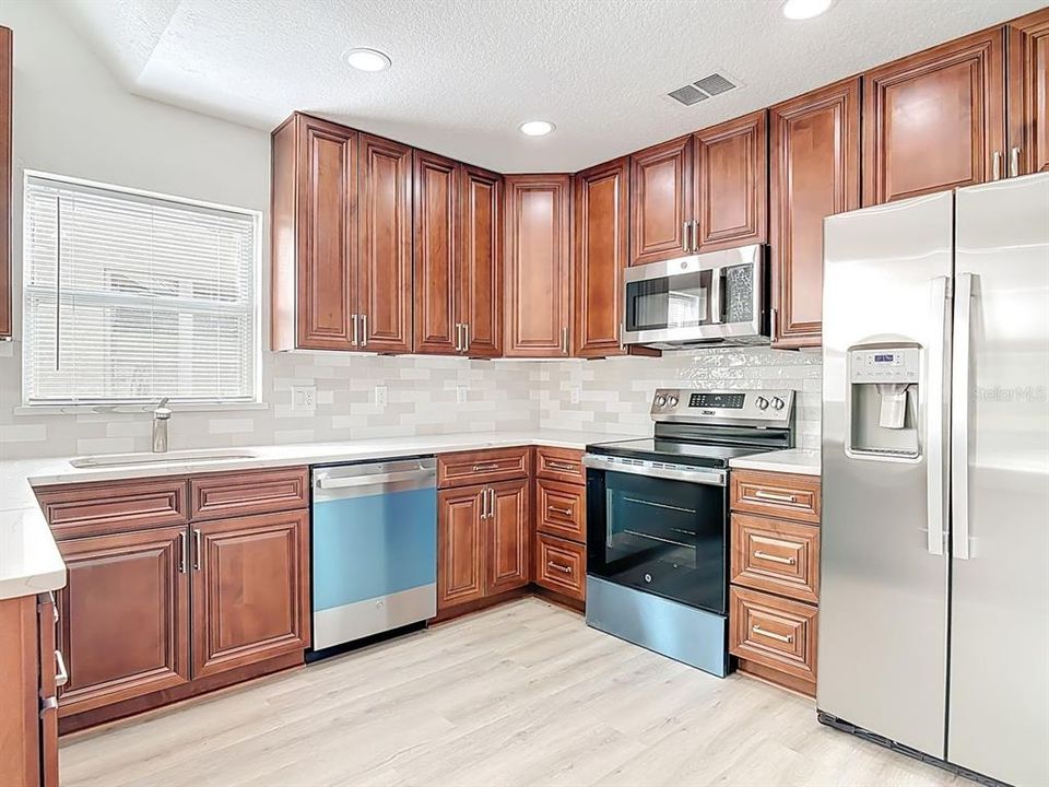 For Sale: $370,000 (2 beds, 2 baths, 1609 Square Feet)