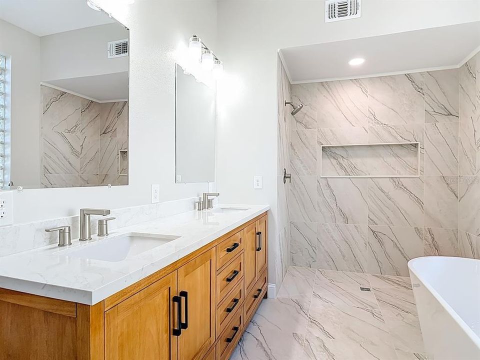 For Sale: $370,000 (2 beds, 2 baths, 1609 Square Feet)