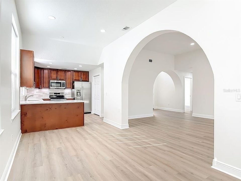 For Sale: $370,000 (2 beds, 2 baths, 1609 Square Feet)