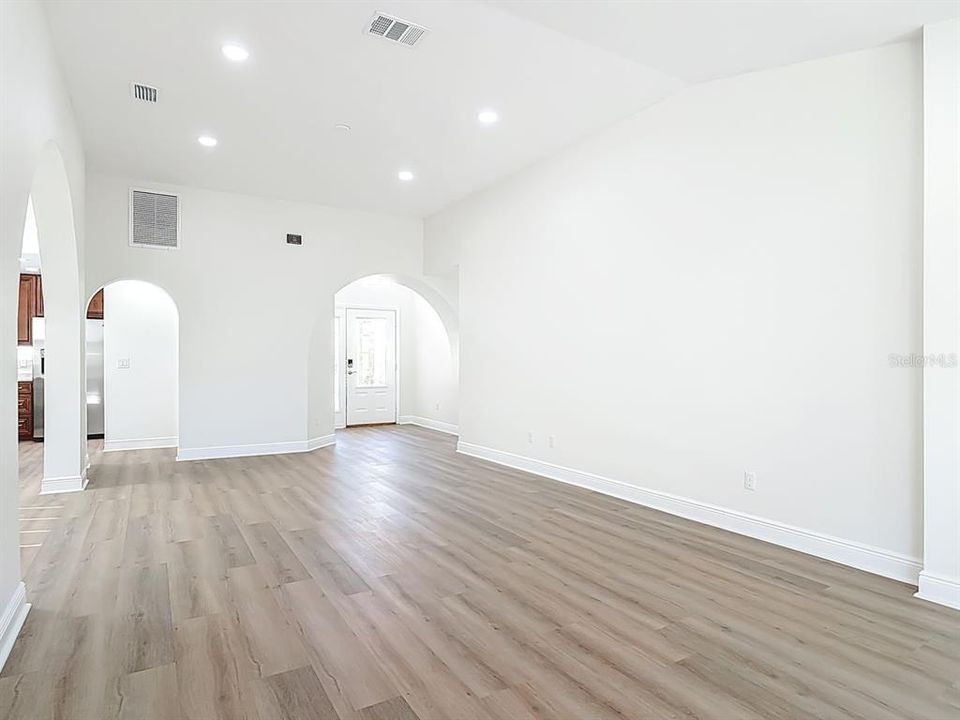 For Sale: $370,000 (2 beds, 2 baths, 1609 Square Feet)