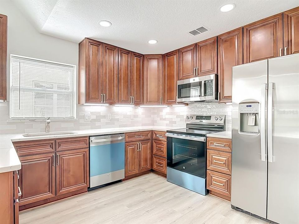 For Sale: $370,000 (2 beds, 2 baths, 1609 Square Feet)