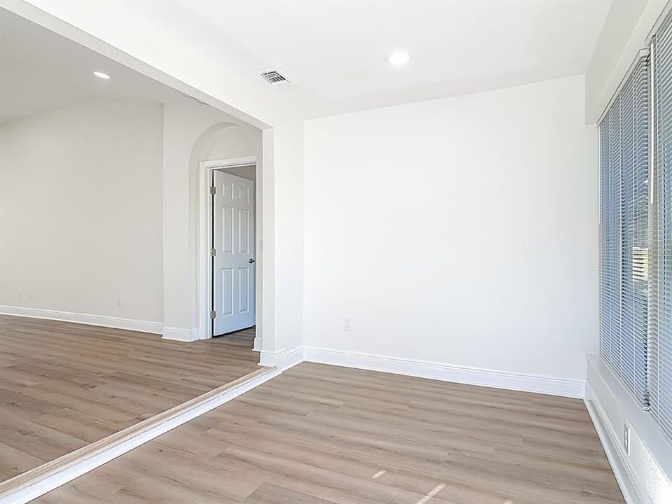For Sale: $370,000 (2 beds, 2 baths, 1609 Square Feet)