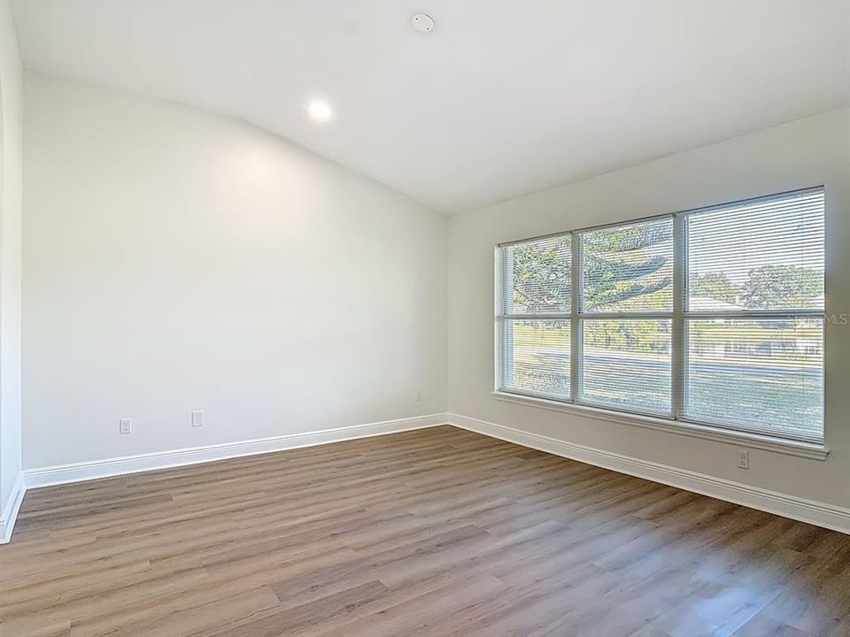 For Sale: $370,000 (2 beds, 2 baths, 1609 Square Feet)