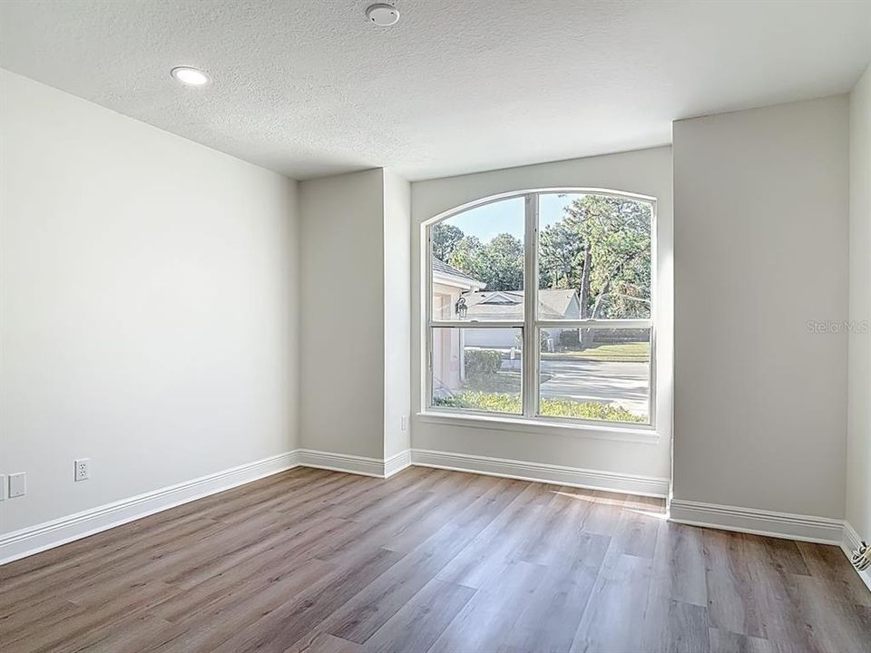 For Sale: $370,000 (2 beds, 2 baths, 1609 Square Feet)