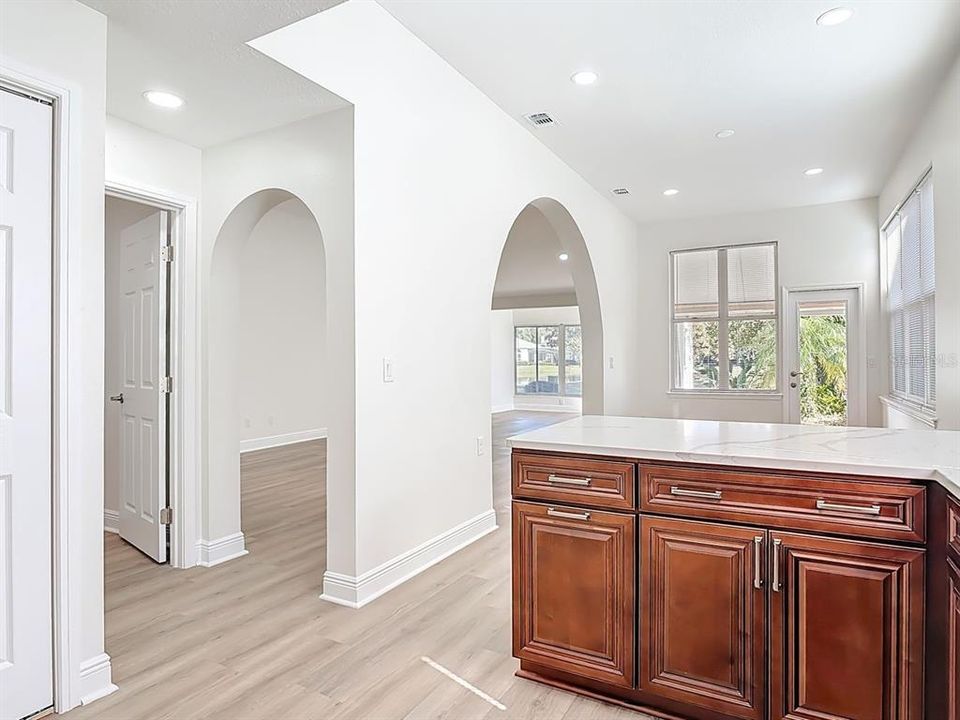 For Sale: $370,000 (2 beds, 2 baths, 1609 Square Feet)