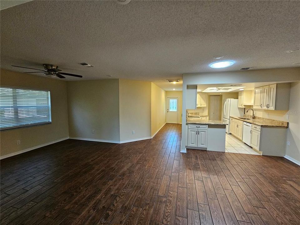 For Rent: $1,875 (2 beds, 2 baths, 1378 Square Feet)