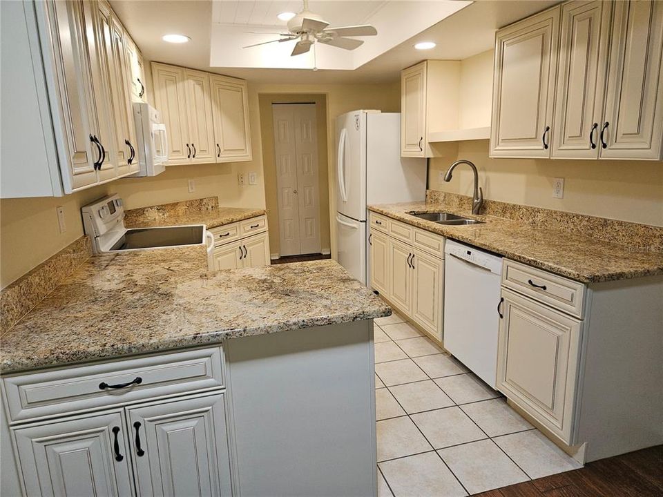 For Rent: $1,875 (2 beds, 2 baths, 1378 Square Feet)