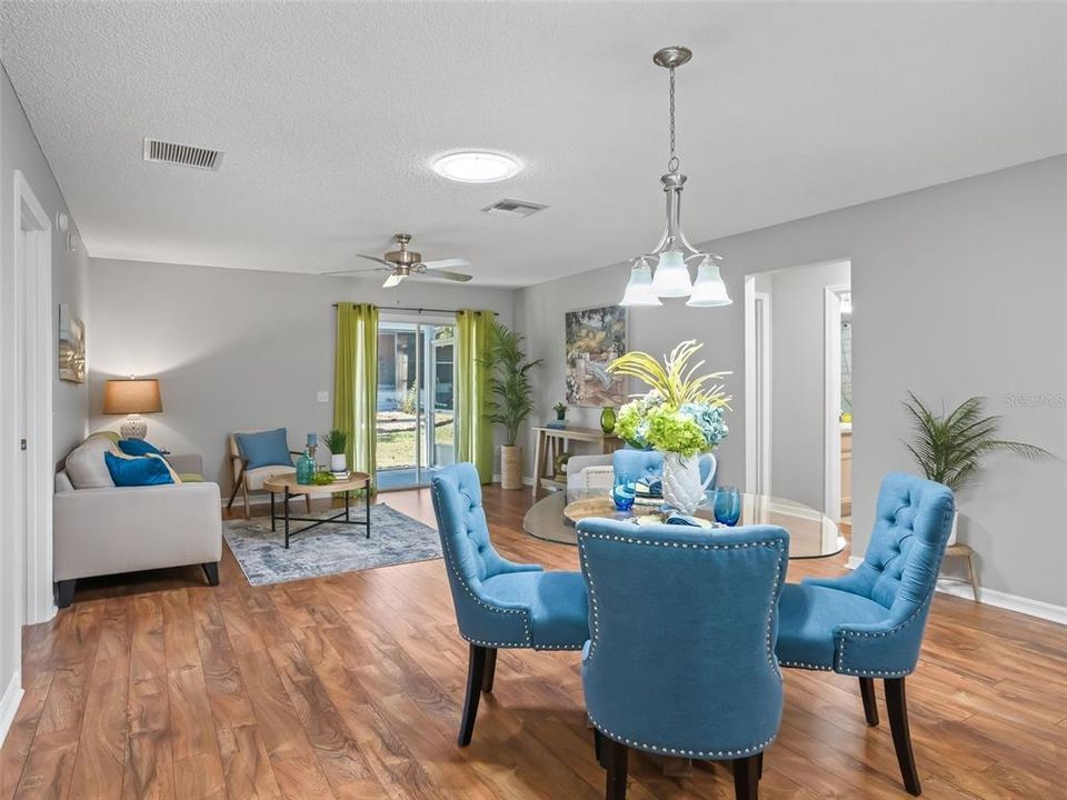 合同活跃: $267,500 (3 贝兹, 2 浴室, 1262 平方英尺)