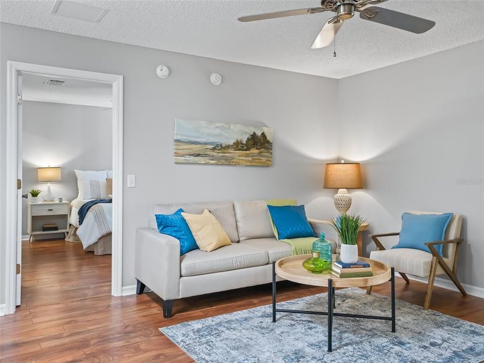 合同活跃: $267,500 (3 贝兹, 2 浴室, 1262 平方英尺)