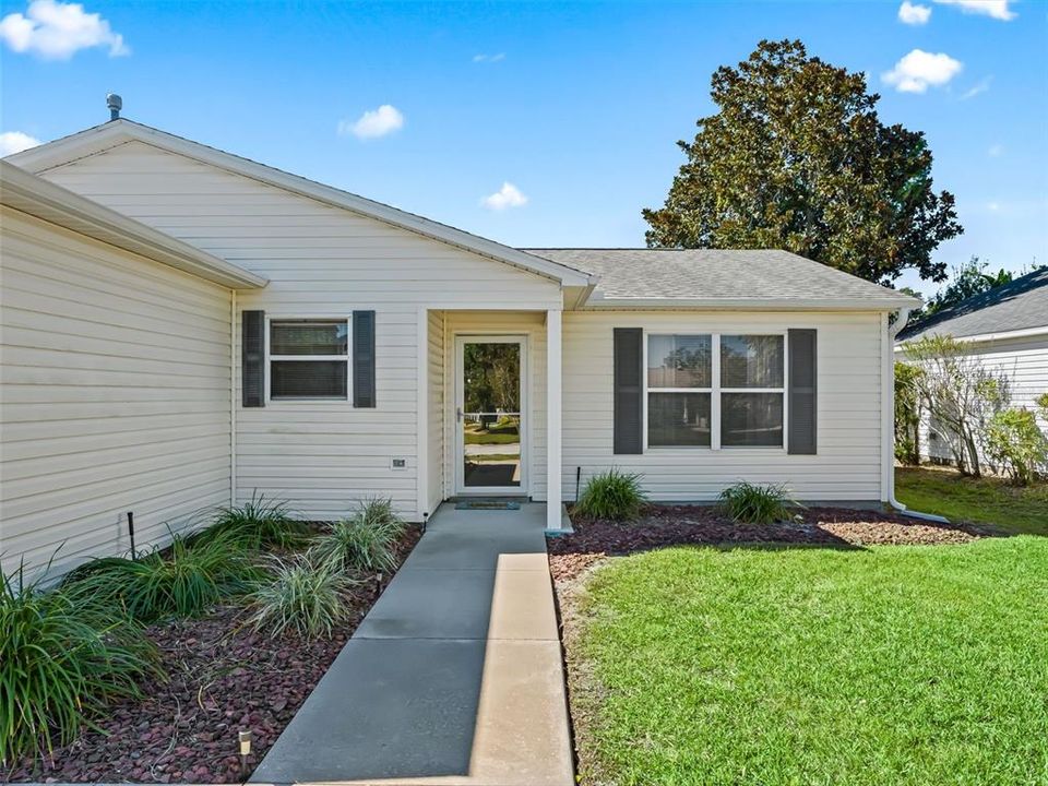 合同活跃: $267,500 (3 贝兹, 2 浴室, 1262 平方英尺)