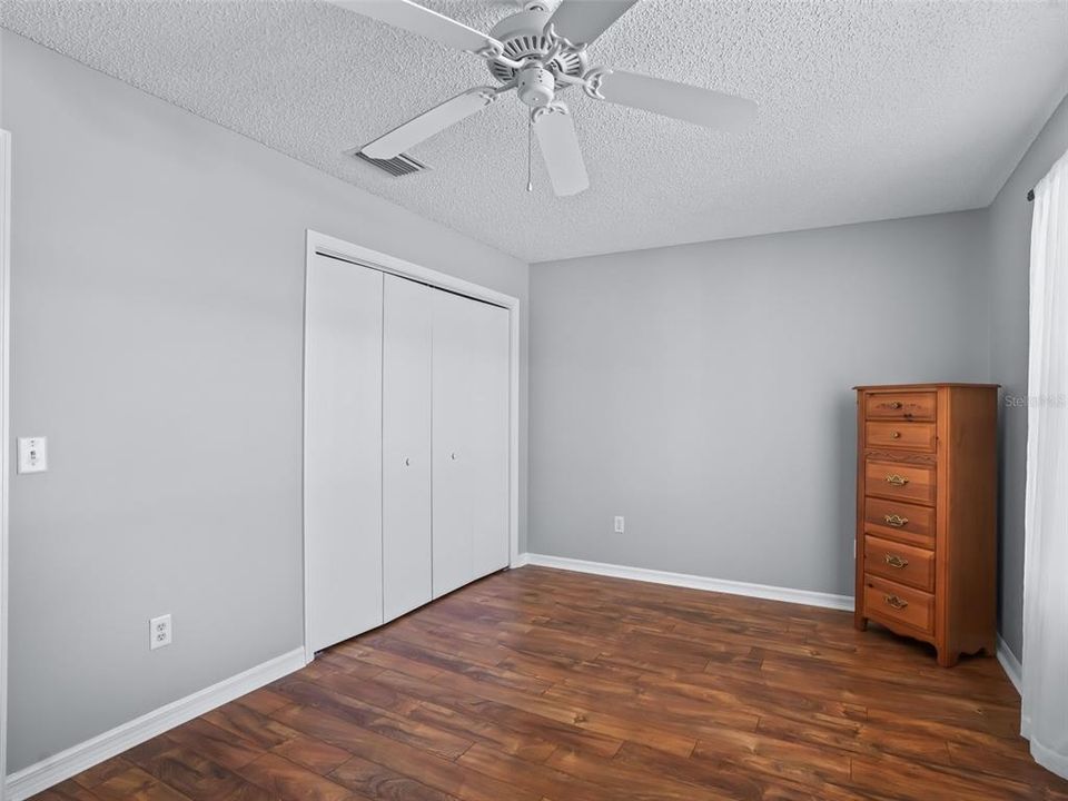 合同活跃: $267,500 (3 贝兹, 2 浴室, 1262 平方英尺)