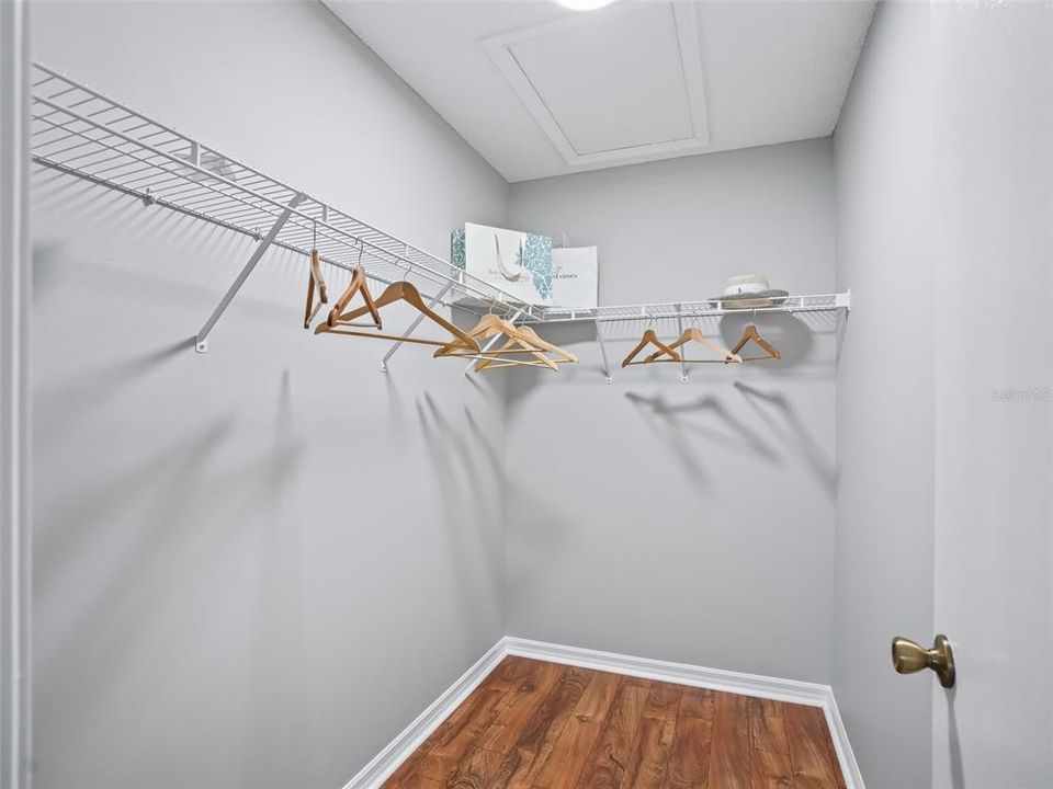 合同活跃: $267,500 (3 贝兹, 2 浴室, 1262 平方英尺)