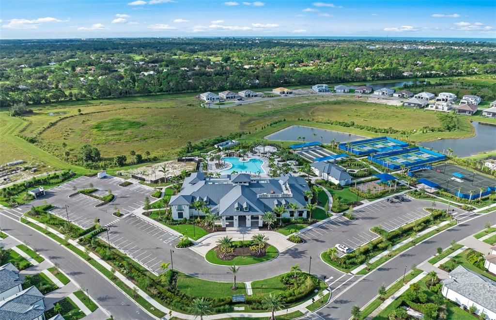 合同活跃: $445,090 (2 贝兹, 2 浴室, 1602 平方英尺)