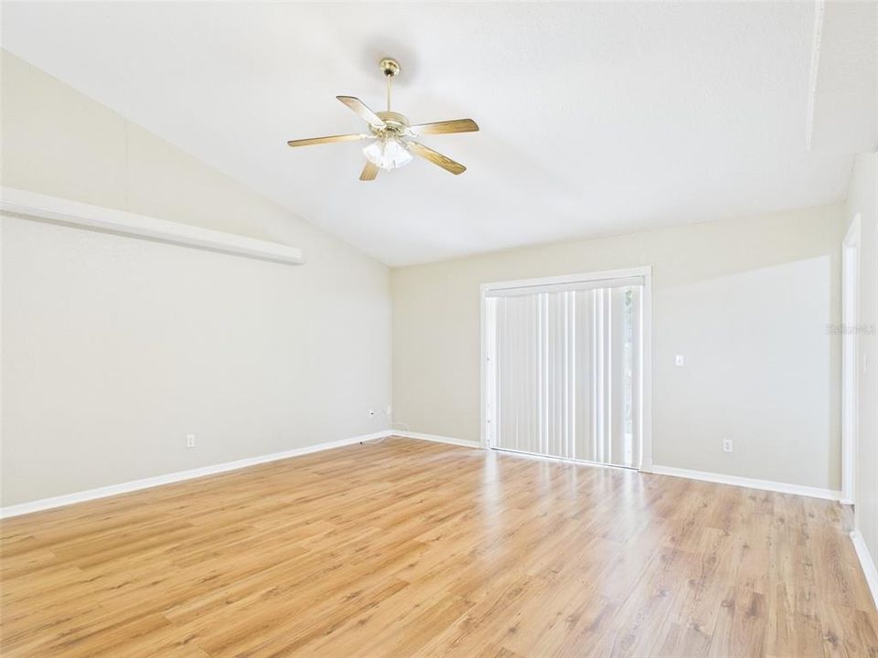 Под контрактом: $310,000 (3 спален, 2 ванн, 1257 Квадратных фут)