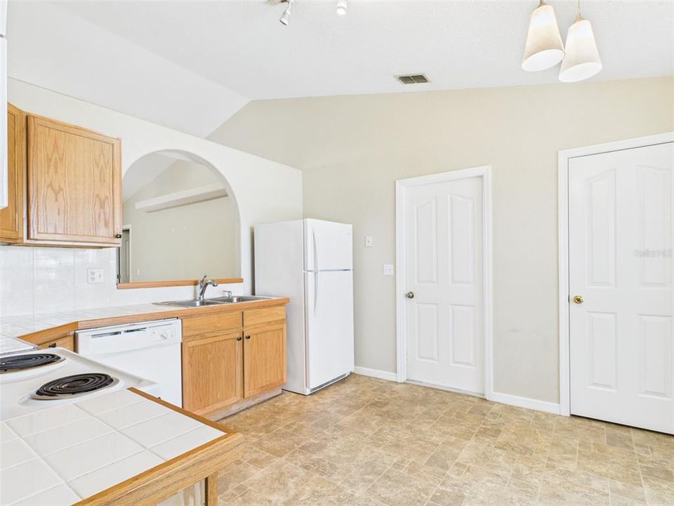 Под контрактом: $310,000 (3 спален, 2 ванн, 1257 Квадратных фут)