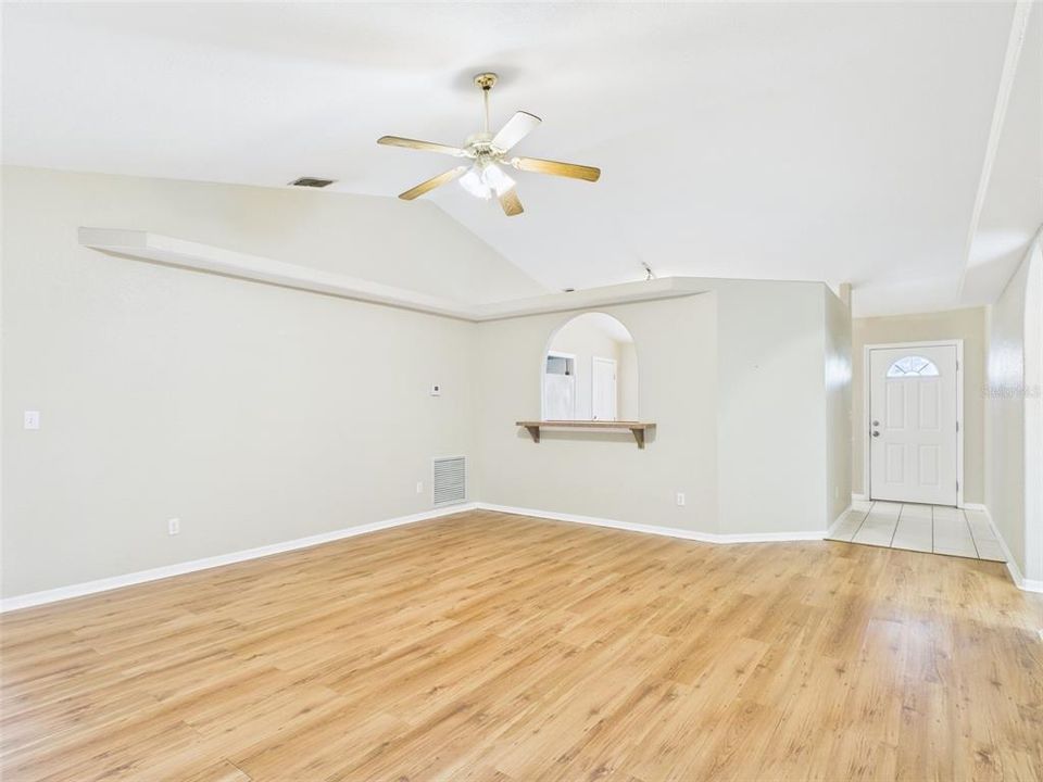 Под контрактом: $310,000 (3 спален, 2 ванн, 1257 Квадратных фут)