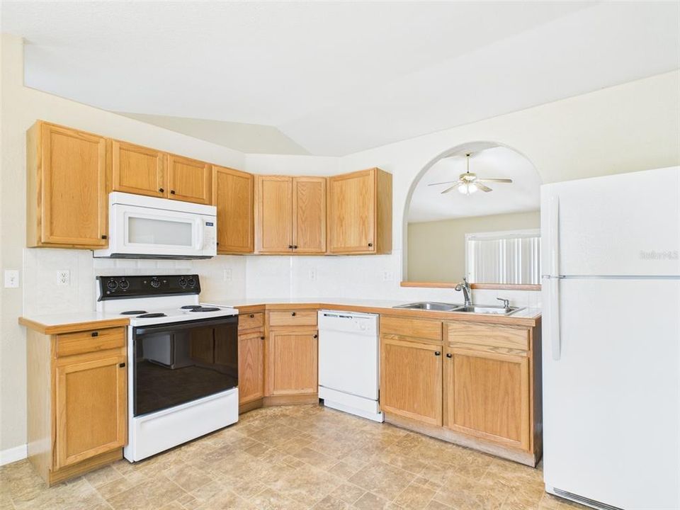 Под контрактом: $310,000 (3 спален, 2 ванн, 1257 Квадратных фут)