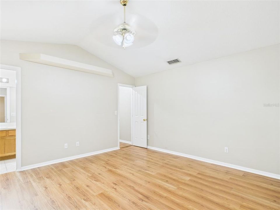 Под контрактом: $310,000 (3 спален, 2 ванн, 1257 Квадратных фут)