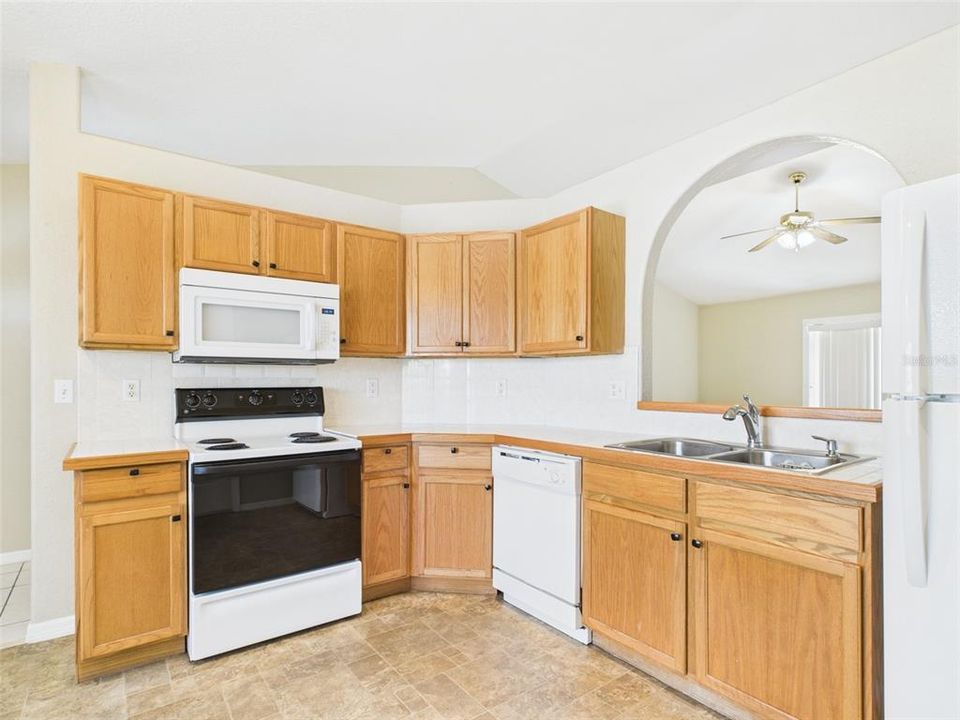 Под контрактом: $310,000 (3 спален, 2 ванн, 1257 Квадратных фут)