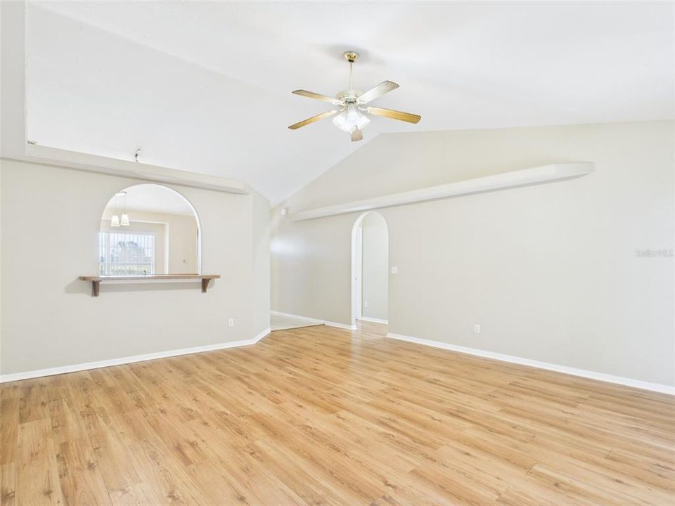 Под контрактом: $310,000 (3 спален, 2 ванн, 1257 Квадратных фут)