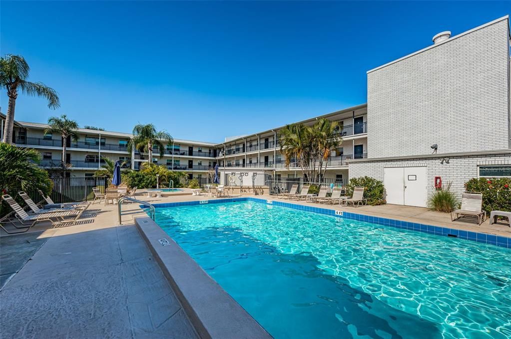 For Sale: $225,000 (2 beds, 1 baths, 870 Square Feet)