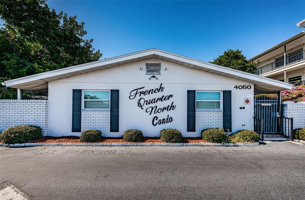 For Sale: $225,000 (2 beds, 1 baths, 870 Square Feet)