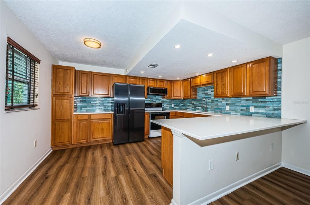 For Sale: $225,000 (2 beds, 1 baths, 870 Square Feet)