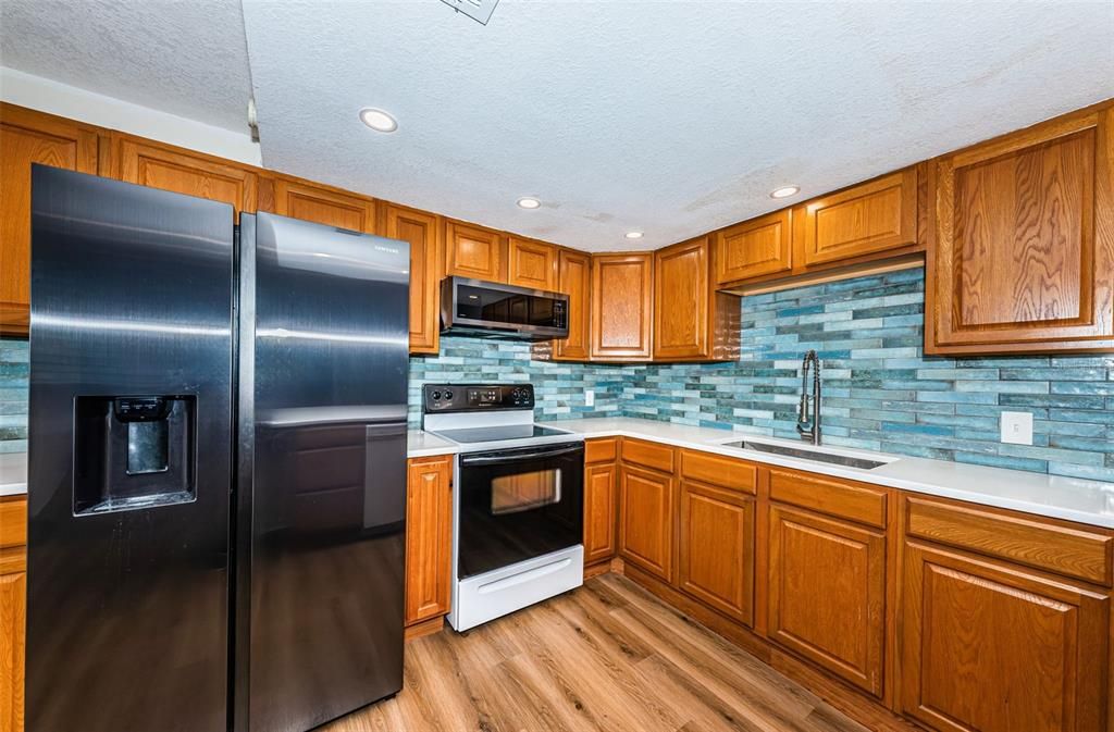 For Sale: $225,000 (2 beds, 1 baths, 870 Square Feet)